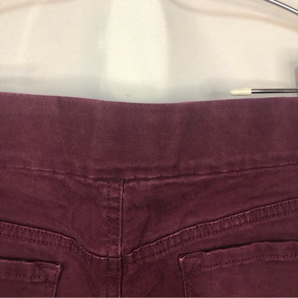 Nine West Women’s Pull On Pant Back Patch Pockets Denim Look Burgundy - Picture 3 of 9